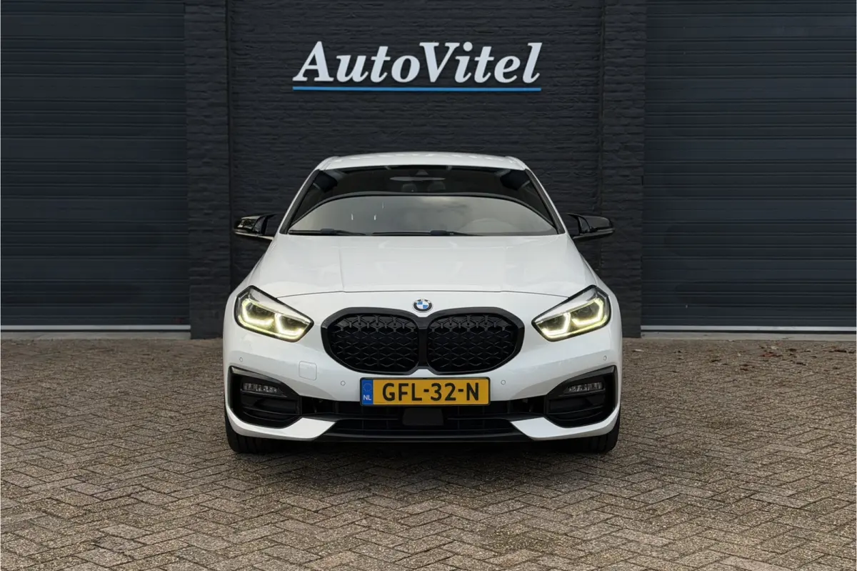 118i | Sportleder | Stoel + Stuurverwarming | Comfort Access | Live Cockpit Pro | Carplay