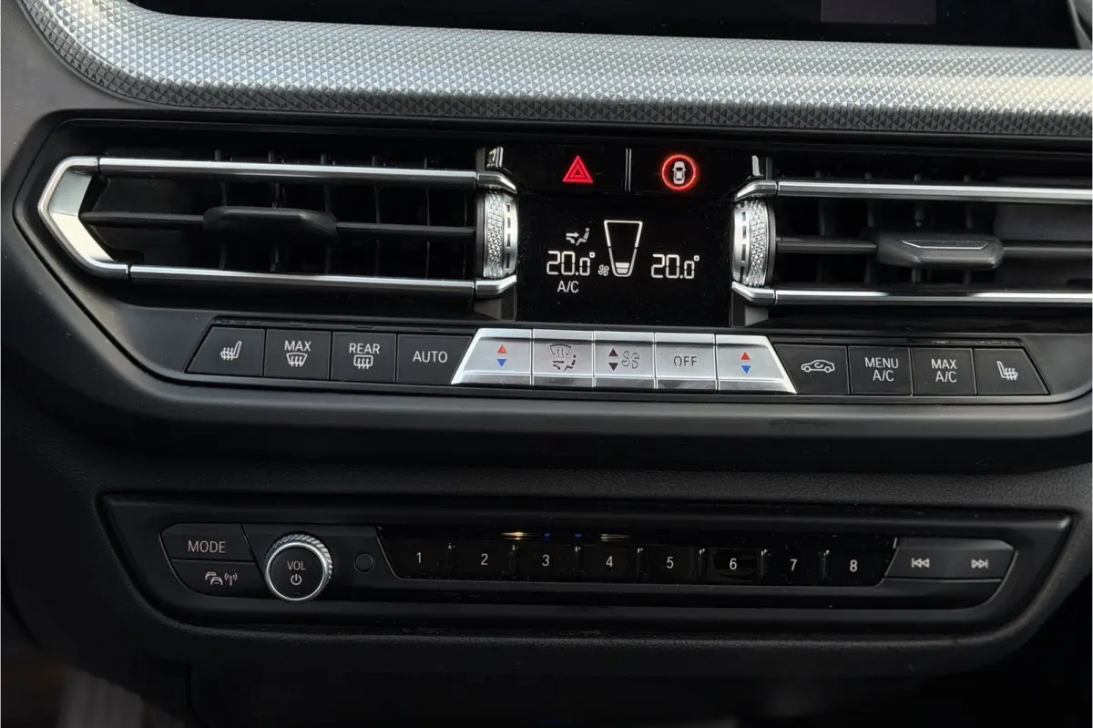 118i | Sportleder | Stoel + Stuurverwarming | Comfort Access | Live Cockpit Pro | Carplay