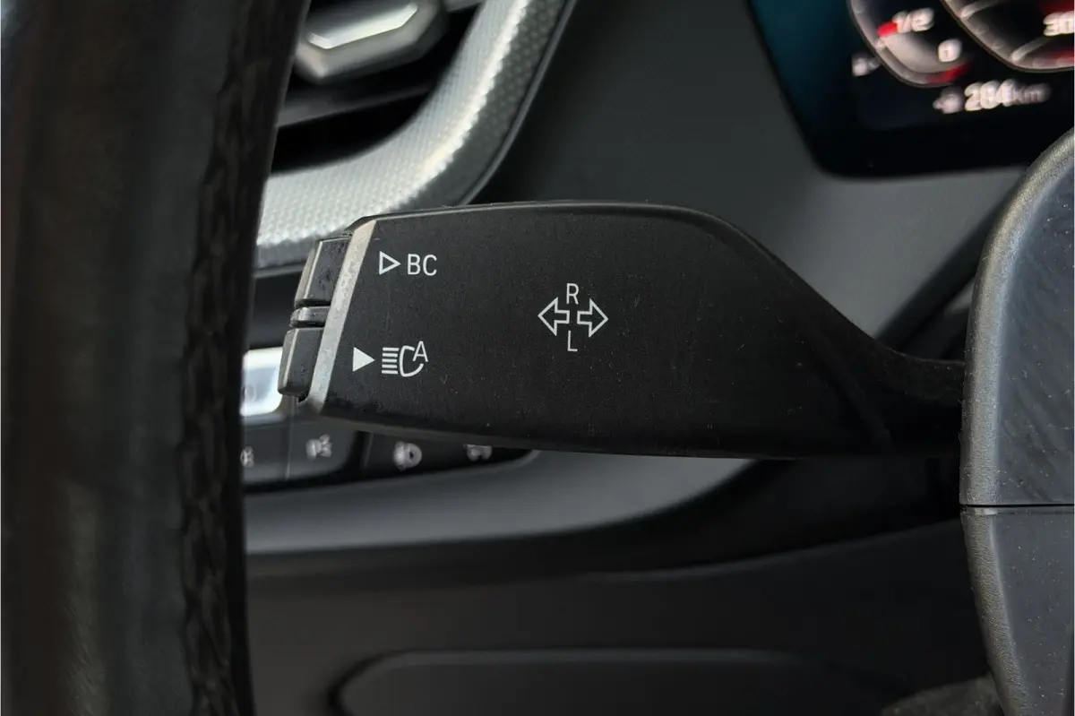118i | Sportleder | Stoel + Stuurverwarming | Comfort Access | Live Cockpit Pro | Carplay