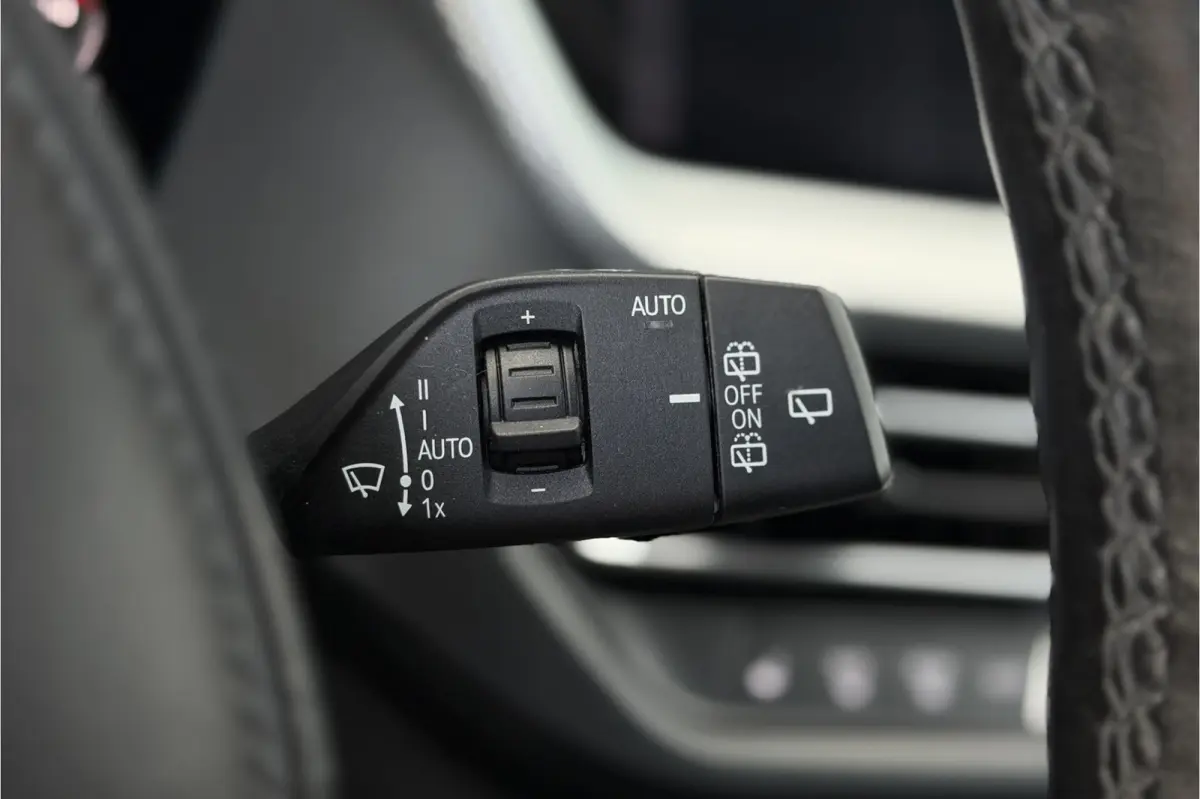 118i | Sportleder | Stoel + Stuurverwarming | Comfort Access | Live Cockpit Pro | Carplay