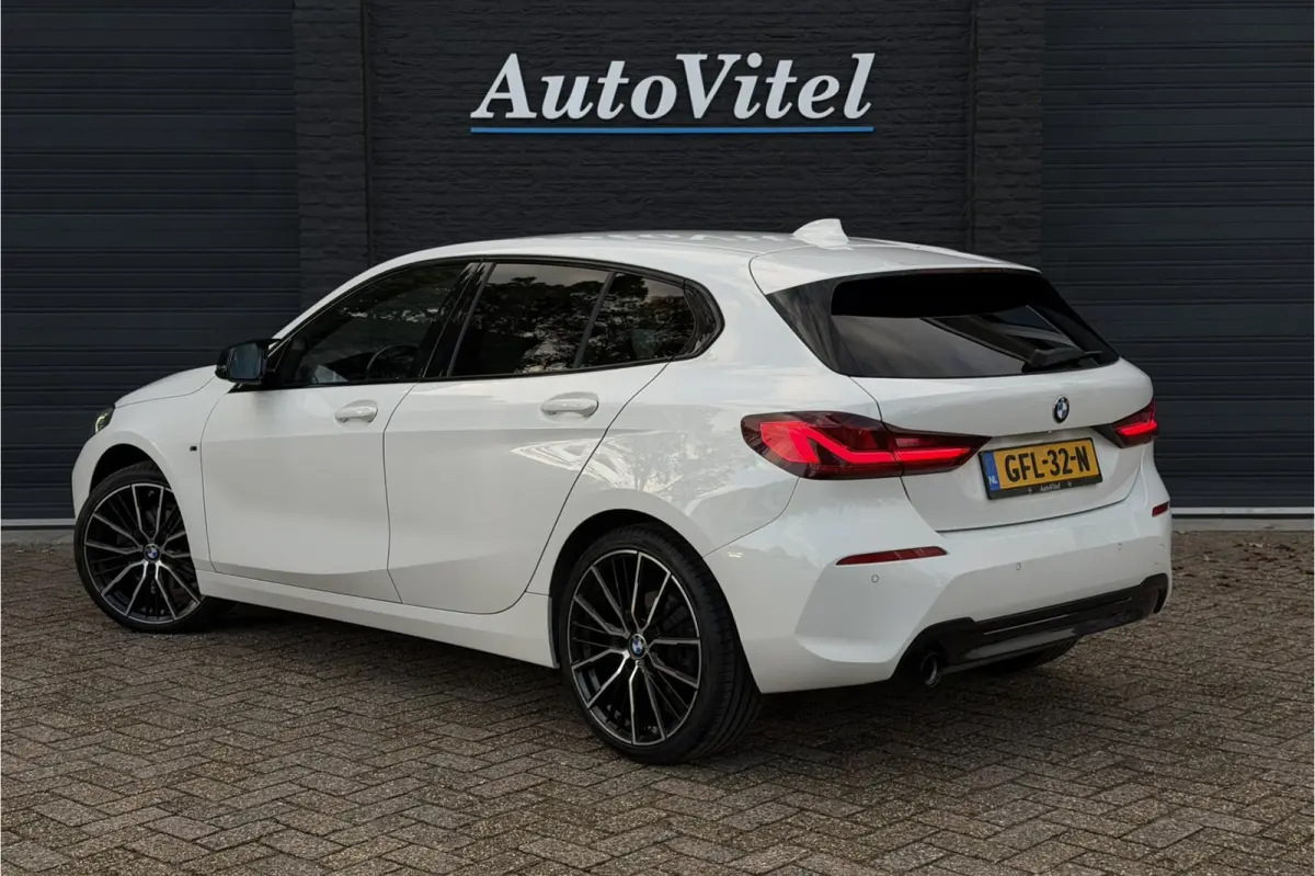 118i | Sportleder | Stoel + Stuurverwarming | Comfort Access | Live Cockpit Pro | Carplay