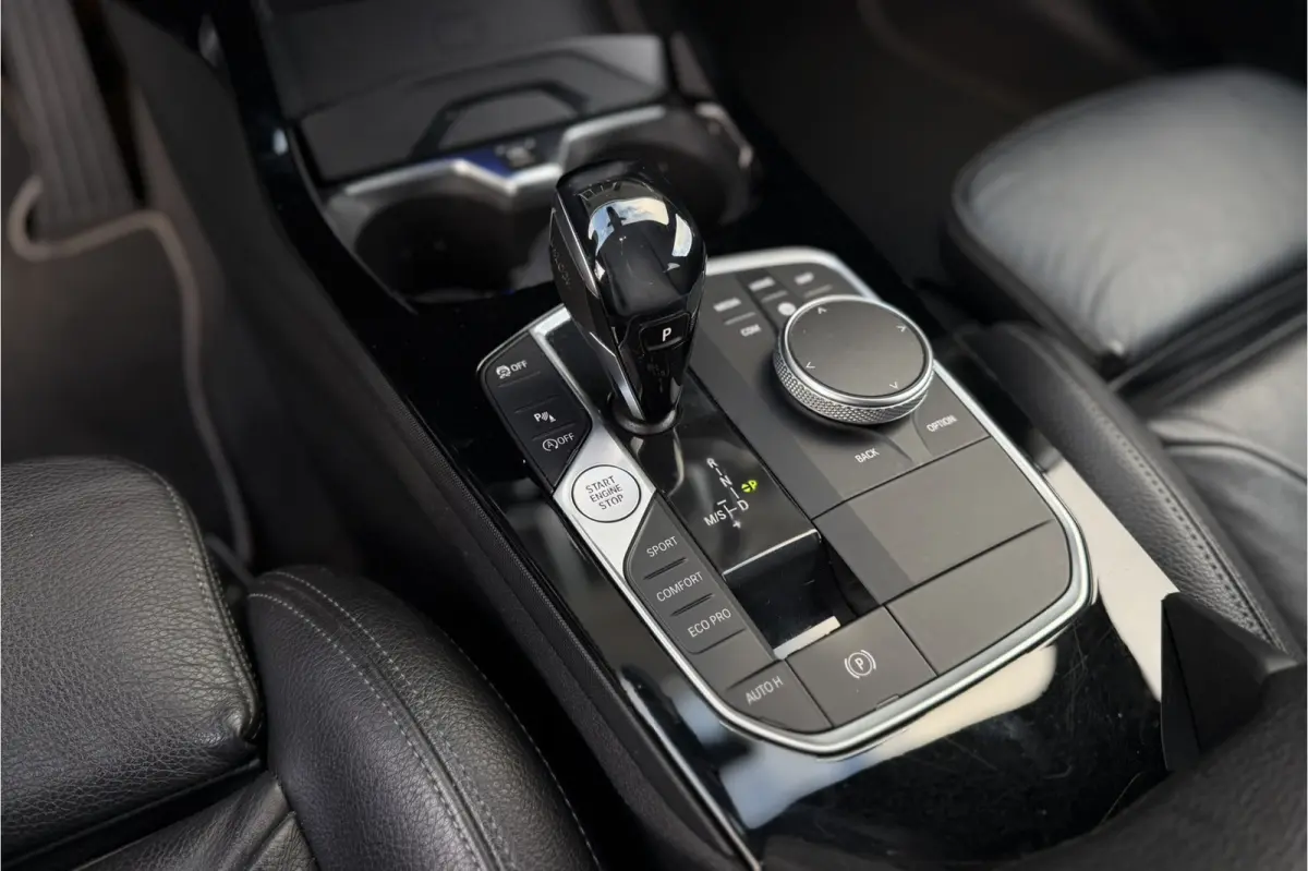 118i | Sportleder | Stoel + Stuurverwarming | Comfort Access | Live Cockpit Pro | Carplay