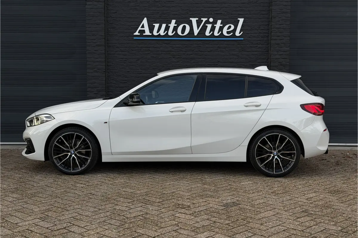 118i | Sportleder | Stoel + Stuurverwarming | Comfort Access | Live Cockpit Pro | Carplay