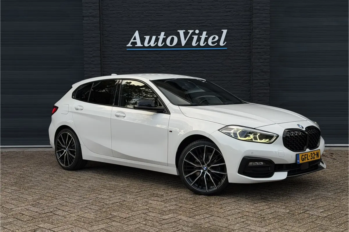 118i | Sportleder | Stoel + Stuurverwarming | Comfort Access | Live Cockpit Pro | Carplay