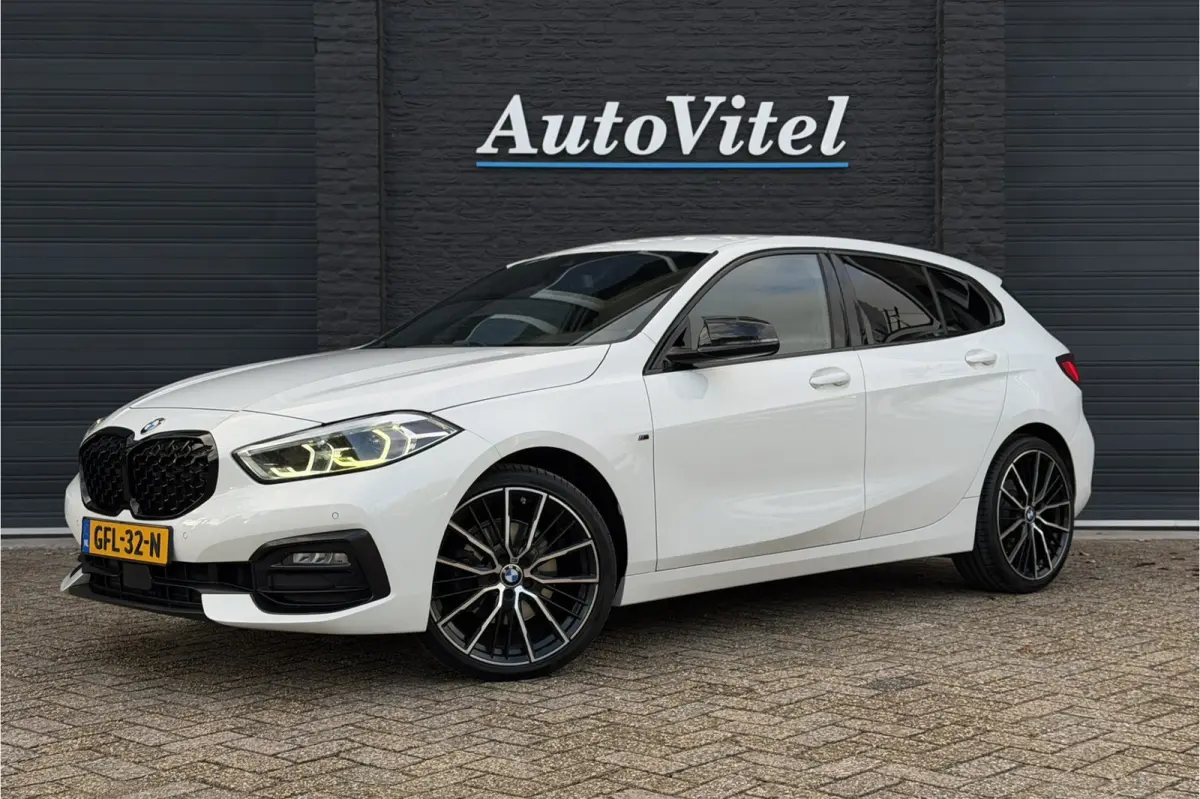 118i | Sportleder | Stoel + Stuurverwarming | Comfort Access | Live Cockpit Pro | Carplay