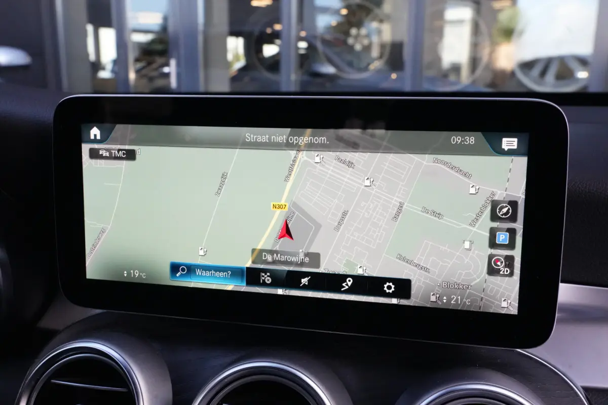 300e 4MATIC AMG | PHEV | 320PK | Virtual Cockpit | Camera | 19'' | Een bijzonder fraaie combinatie van sportiviteit, luxe en efficiëntie. Deze Mercedes-Benz GLC Coupé 300e 4MATIC is uitgev