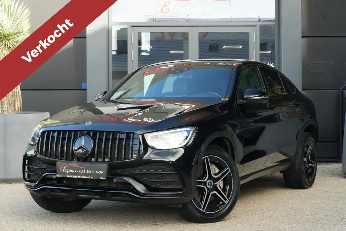 300e 4MATIC AMG | PHEV | 320PK | Virtual Cockpit | Camera | 19'' | Een bijzonder fraaie combinatie van sportiviteit, luxe en efficiëntie. Deze Mercedes-Benz GLC Coupé 300e 4MATIC is uitgev