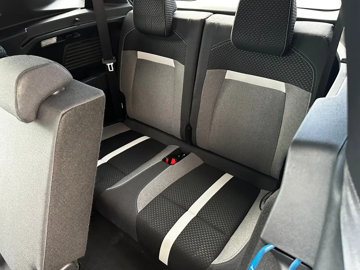 1.2 Turbo 145 PK Hybrid GS 7p. | 2+6 JAAR GARANTIE| STUUR, STOEL EN VOORRUITVERWARMING| DODEHOEK DETECTIE| COMFORTSTOELEN| NAVIGATIE + APPLE CARPLAY/ANDROID AUTO| CAMERA + PARKEERSENSOREN| D