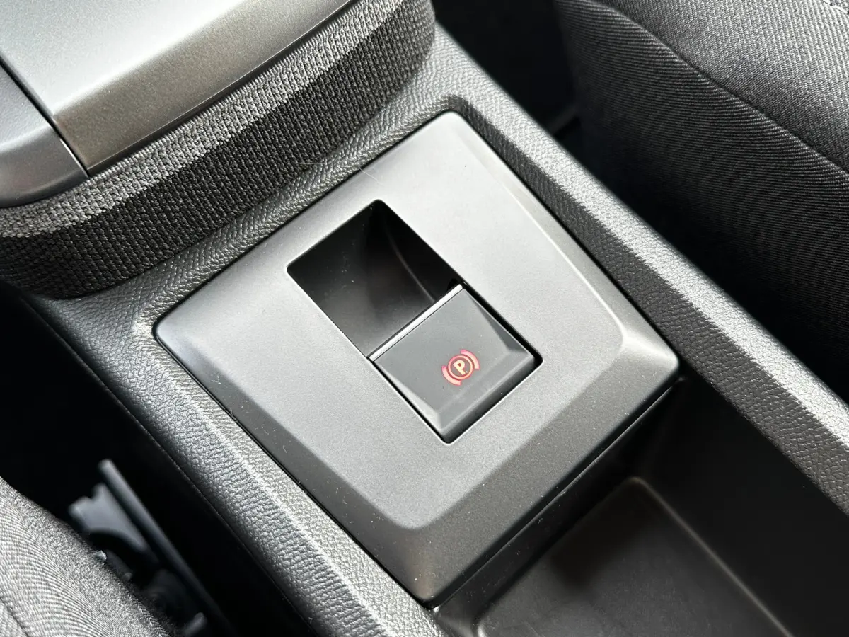 1.2 Turbo 145 PK Hybrid GS 7p. | 2+6 JAAR GARANTIE| STUUR, STOEL EN VOORRUITVERWARMING| DODEHOEK DETECTIE| COMFORTSTOELEN| NAVIGATIE + APPLE CARPLAY/ANDROID AUTO| CAMERA + PARKEERSENSOREN| D