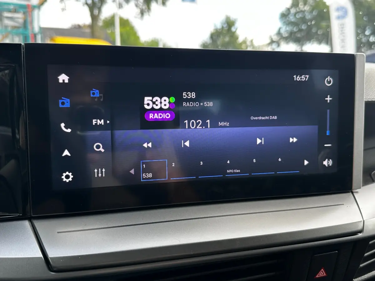 1.2 Turbo 145 PK Hybrid GS 7p. | 2+6 JAAR GARANTIE| STUUR, STOEL EN VOORRUITVERWARMING| DODEHOEK DETECTIE| COMFORTSTOELEN| NAVIGATIE + APPLE CARPLAY/ANDROID AUTO| CAMERA + PARKEERSENSOREN| D