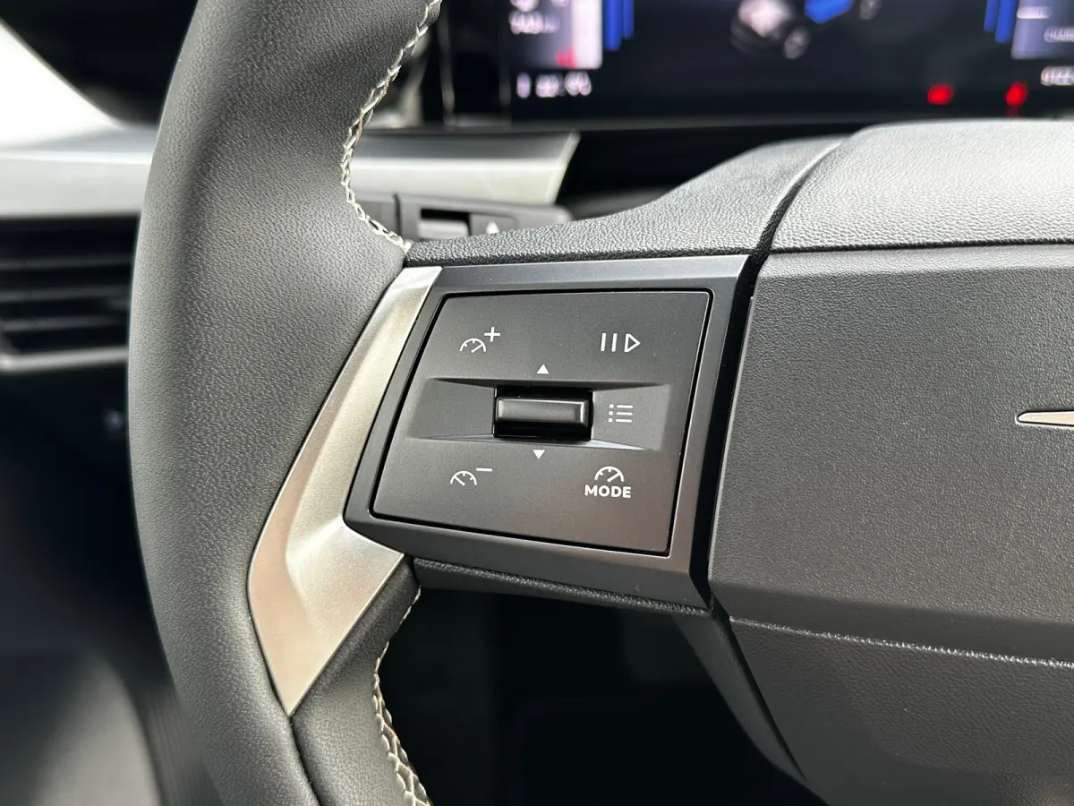 1.2 Turbo 145 PK Hybrid GS 7p. | 2+6 JAAR GARANTIE| STUUR, STOEL EN VOORRUITVERWARMING| DODEHOEK DETECTIE| COMFORTSTOELEN| NAVIGATIE + APPLE CARPLAY/ANDROID AUTO| CAMERA + PARKEERSENSOREN| D