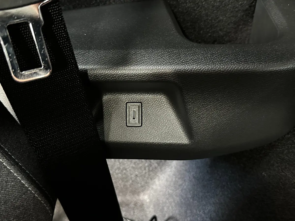 1.2 Turbo 145 PK Hybrid GS 7p. | 2+6 JAAR GARANTIE| STUUR, STOEL EN VOORRUITVERWARMING| DODEHOEK DETECTIE| COMFORTSTOELEN| NAVIGATIE + APPLE CARPLAY/ANDROID AUTO| CAMERA + PARKEERSENSOREN| D