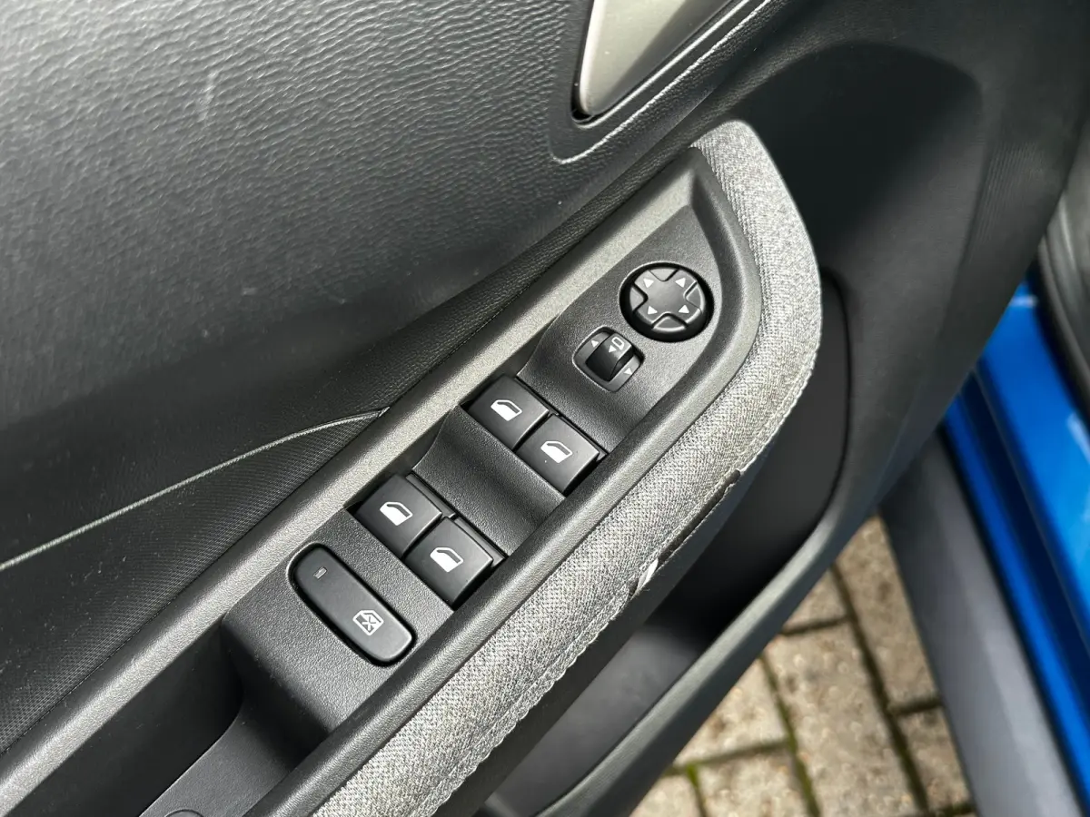 1.2 Turbo 145 PK Hybrid GS 7p. | 2+6 JAAR GARANTIE| STUUR, STOEL EN VOORRUITVERWARMING| DODEHOEK DETECTIE| COMFORTSTOELEN| NAVIGATIE + APPLE CARPLAY/ANDROID AUTO| CAMERA + PARKEERSENSOREN| D