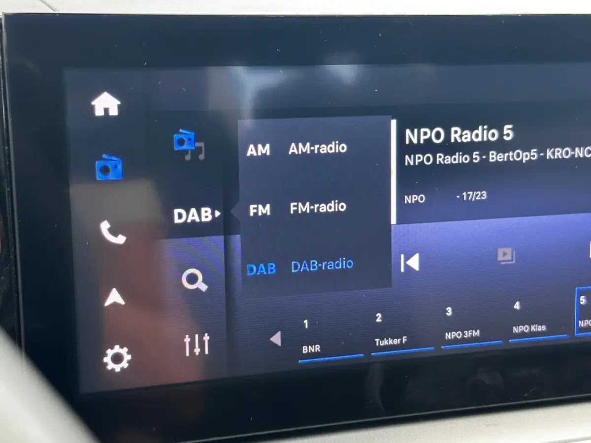 1.2 Turbo 145 PK Hybrid GS 7p. | 2+6 JAAR GARANTIE| STUUR, STOEL EN VOORRUITVERWARMING| DODEHOEK DETECTIE| COMFORTSTOELEN| NAVIGATIE + APPLE CARPLAY/ANDROID AUTO| CAMERA + PARKEERSENSOREN| D