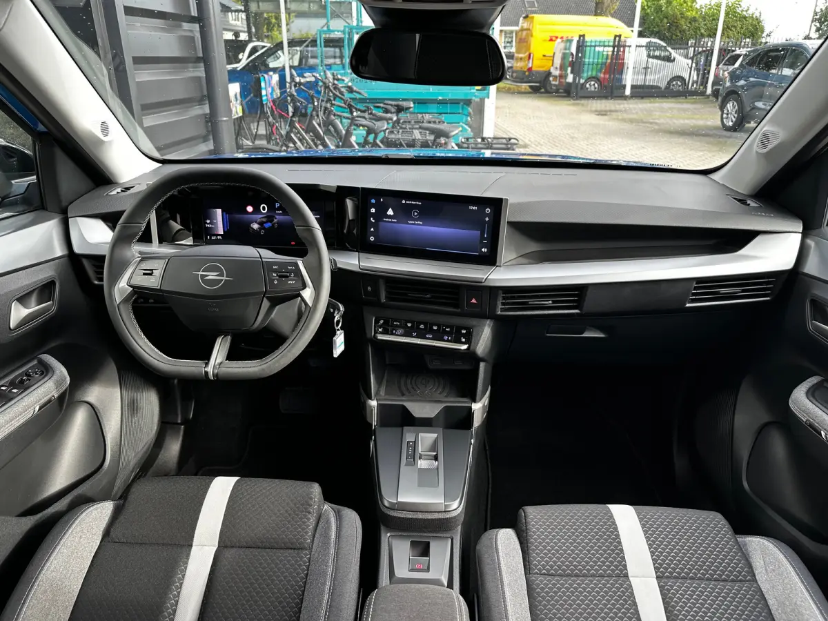 1.2 Turbo 145 PK Hybrid GS 7p. | 2+6 JAAR GARANTIE| STUUR, STOEL EN VOORRUITVERWARMING| DODEHOEK DETECTIE| COMFORTSTOELEN| NAVIGATIE + APPLE CARPLAY/ANDROID AUTO| CAMERA + PARKEERSENSOREN| D