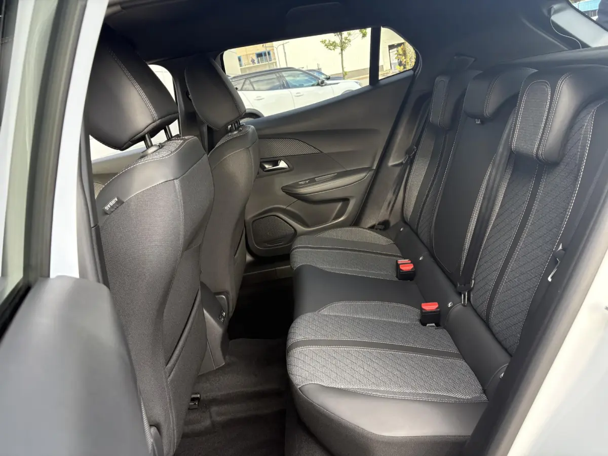 1.2 Hybrid 145 Allure | 21% Korting | Adaptieve Cruise Control | Camera | Apple CarPlay/Android Auto