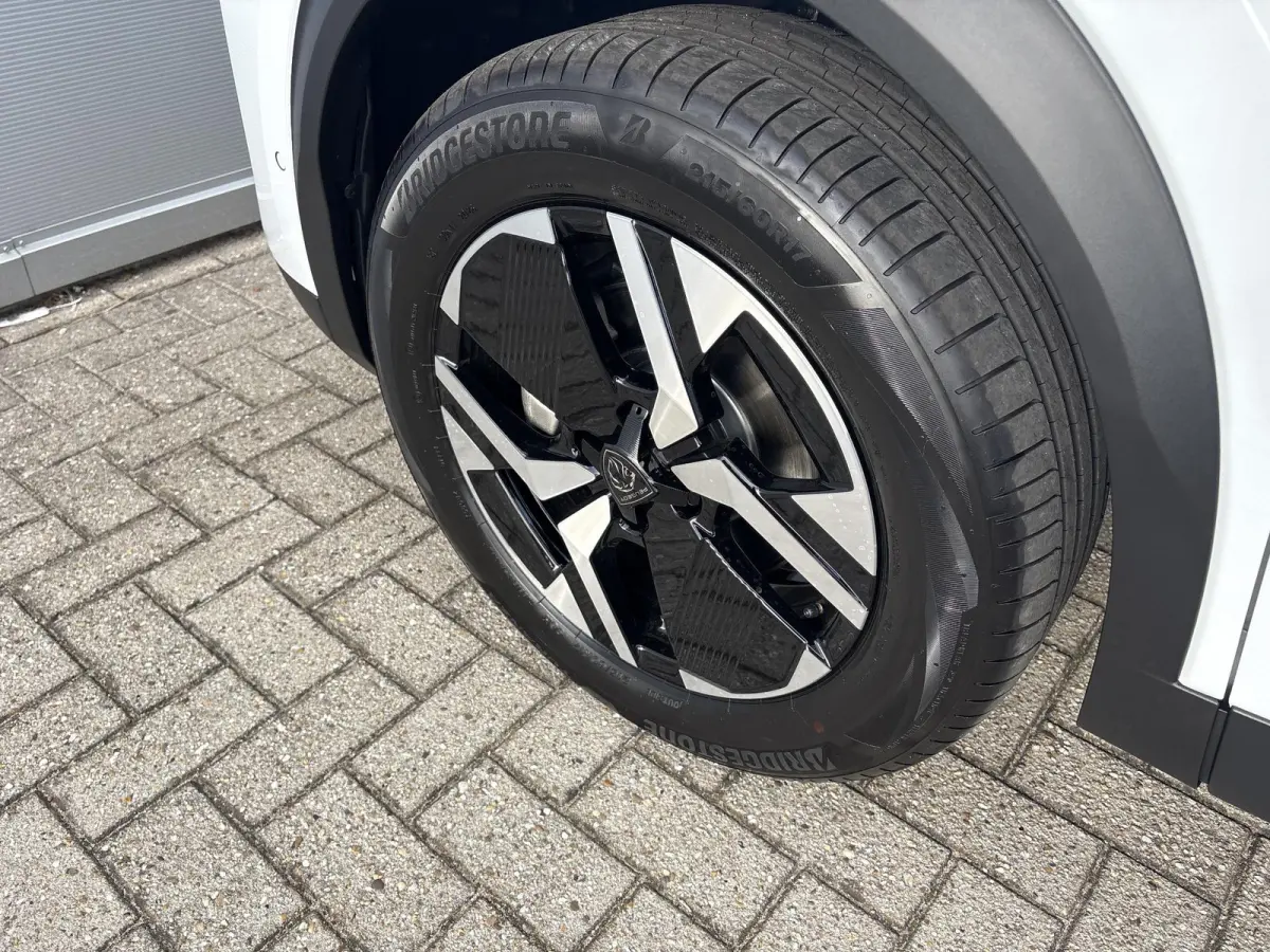 1.2 Hybrid 145 Allure | 21% Korting | Adaptieve Cruise Control | Camera | Apple CarPlay/Android Auto