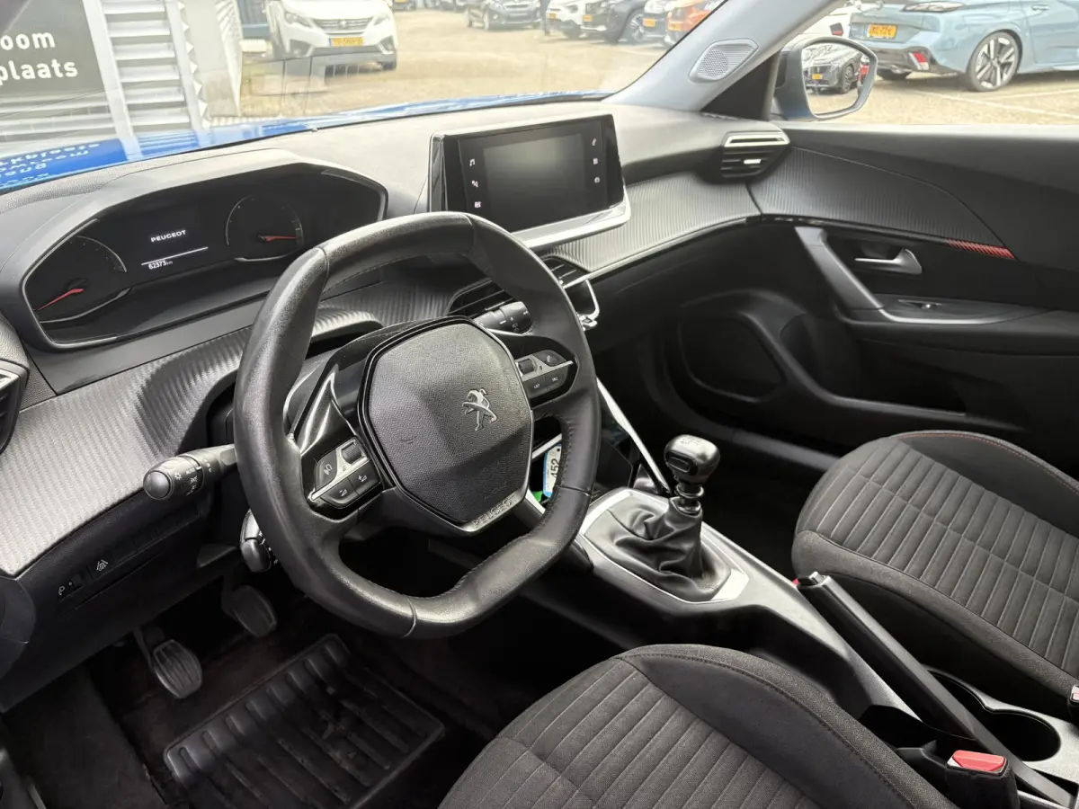 1.2 PureTech Active Pack | Climate Control | Camera achter | Lichtmetalen velgen | Apple Carplay/ Android Auto |