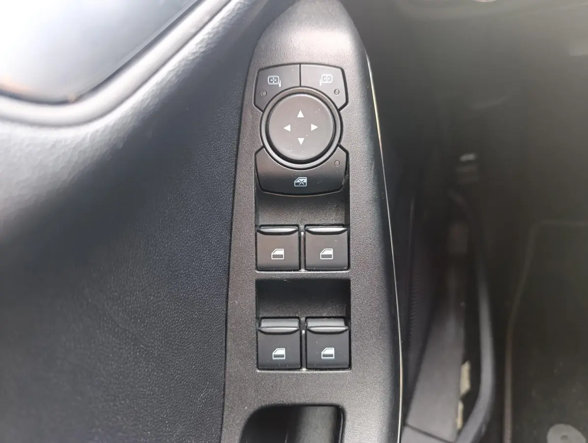 1.0 EcoBoost Hybrid Titanium X | Stoel/stuur voorruitverwarming | Camera | PDC V+A | B&O Audio | Navigatie | Dealeronderhouden
