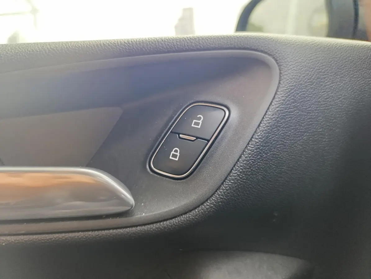 1.0 EcoBoost Hybrid Titanium X | Stoel/stuur voorruitverwarming | Camera | PDC V+A | B&O Audio | Navigatie | Dealeronderhouden