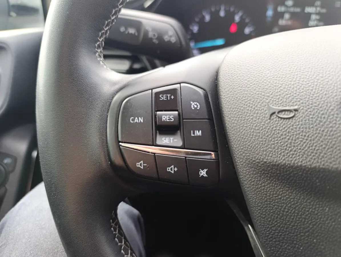 1.0 EcoBoost Hybrid Titanium X | Stoel/stuur voorruitverwarming | Camera | PDC V+A | B&O Audio | Navigatie | Dealeronderhouden