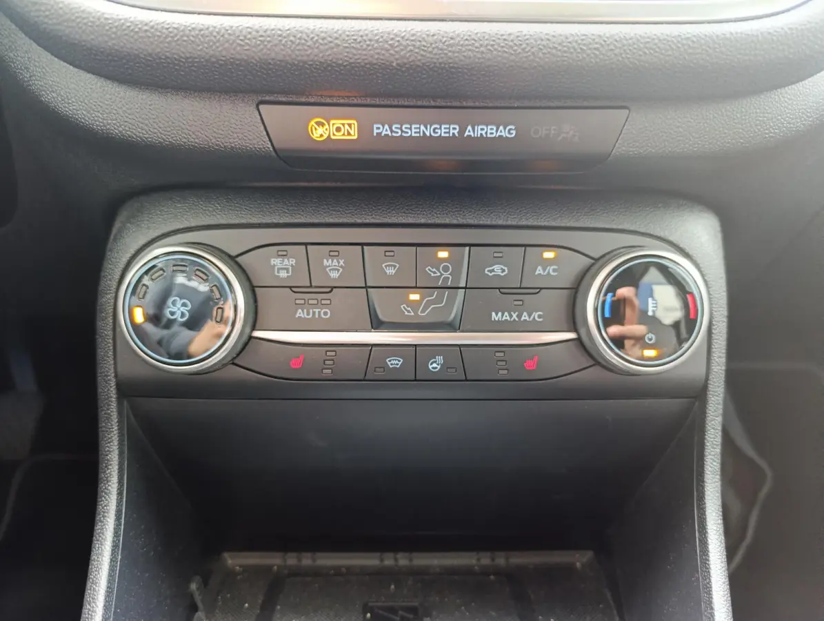 1.0 EcoBoost Hybrid Titanium X | Stoel/stuur voorruitverwarming | Camera | PDC V+A | B&O Audio | Navigatie | Dealeronderhouden