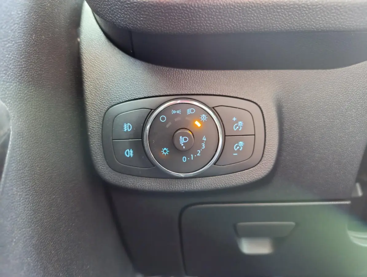 1.0 EcoBoost Hybrid Titanium X | Stoel/stuur voorruitverwarming | Camera | PDC V+A | B&O Audio | Navigatie | Dealeronderhouden