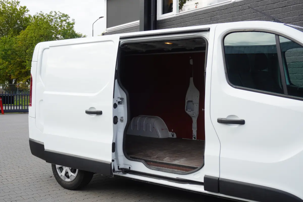 2.0 dCi 110PK L2 EURO 6 - Airco - Navi - Cruise - €16.900,- Excl.