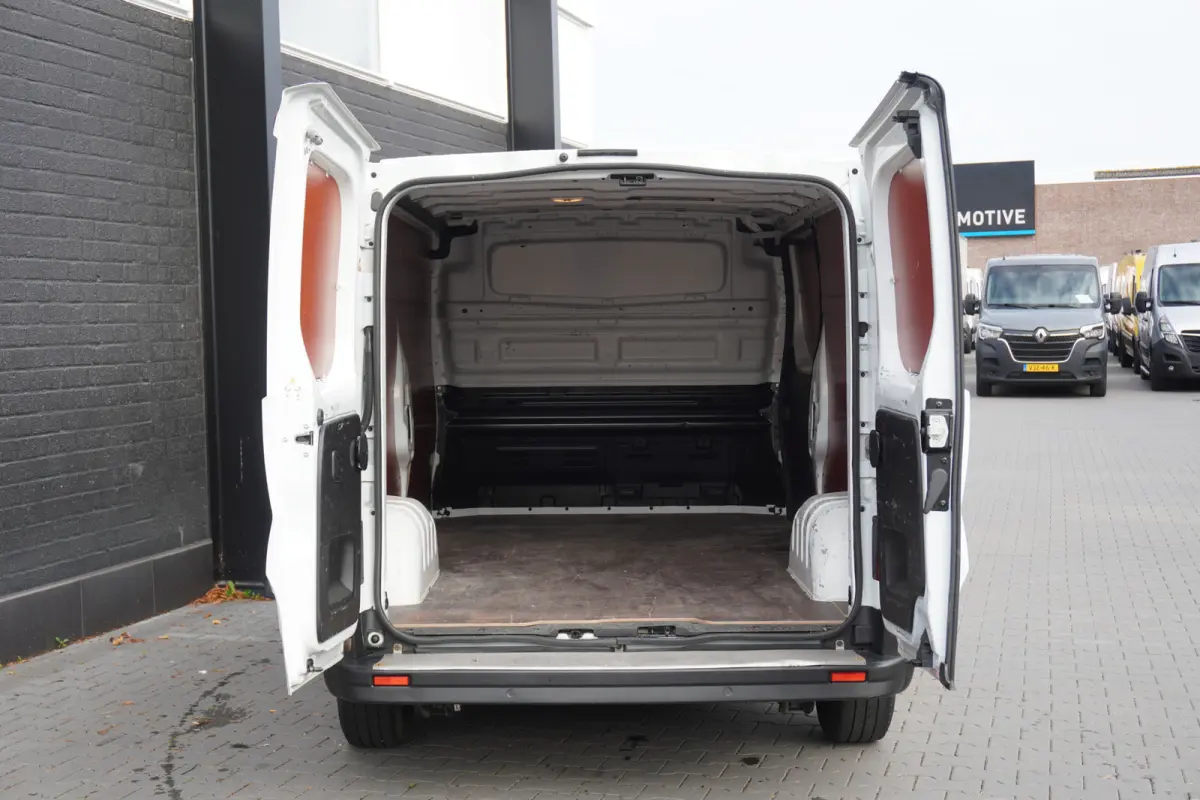 2.0 dCi 110PK L2 EURO 6 - Airco - Navi - Cruise - €16.900,- Excl.