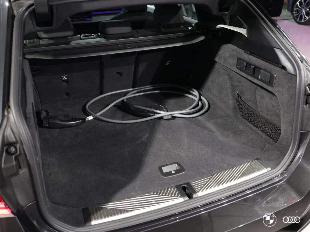 530E M SPORT / PANODAK / MEMORY / HARMANKARDON / LEDER / ACC