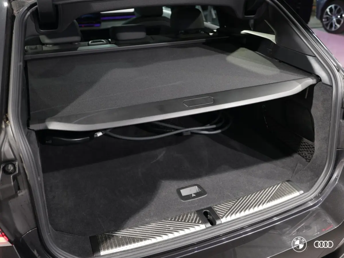 530E M SPORT / PANODAK / MEMORY / HARMANKARDON / LEDER / ACC
