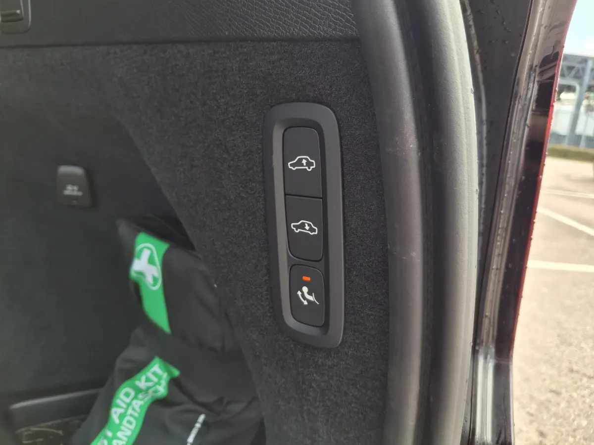 T8 Plug-in hybrid AWD Ultra Dark | Luchtvering | Bowers & Wilkins | Nappaleder met ventilatie & massage | Full Option |
