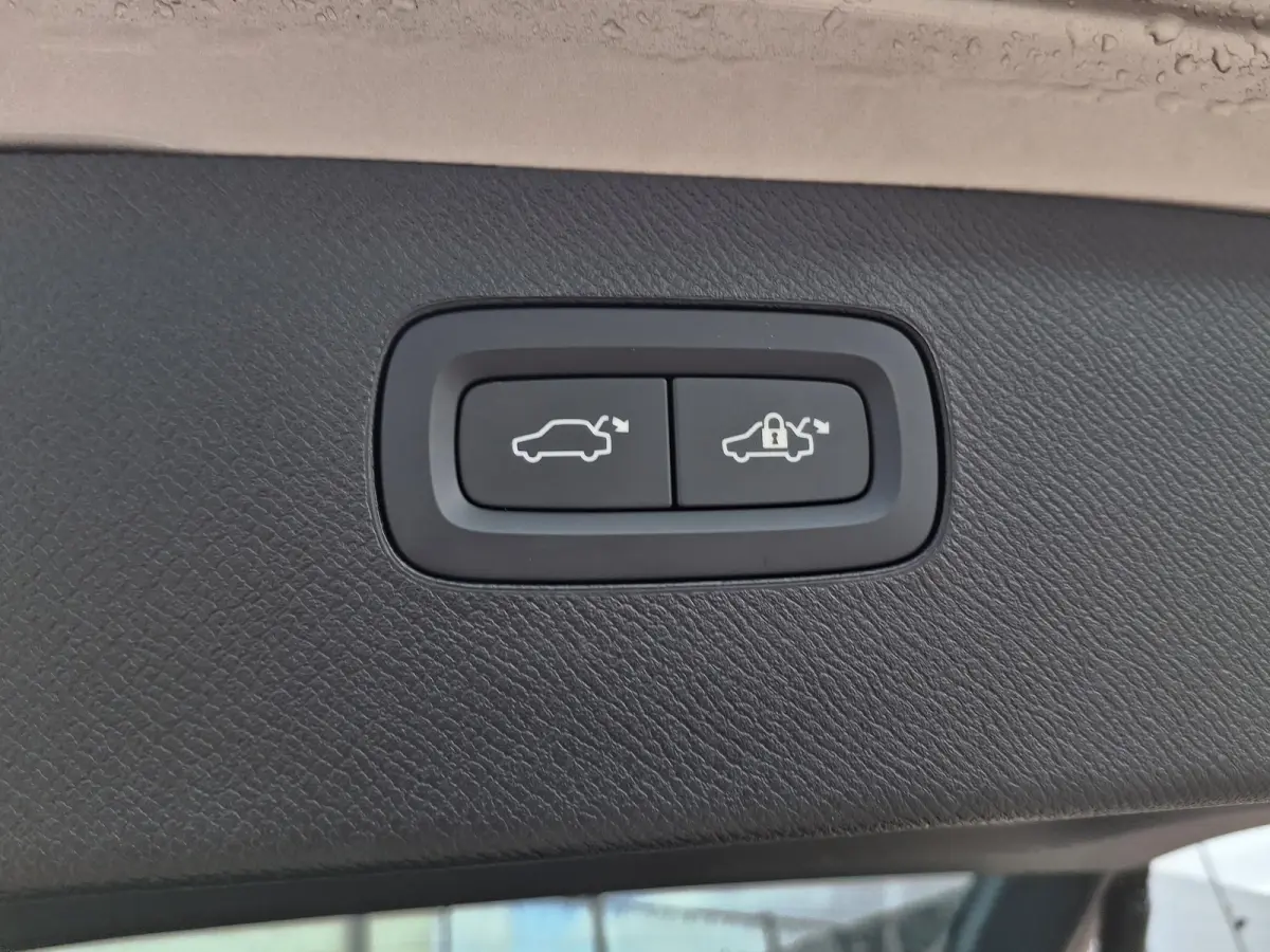 T8 Plug-in hybrid AWD Ultra Dark | Luchtvering | Bowers & Wilkins | Nappaleder met ventilatie & massage | Full Option |