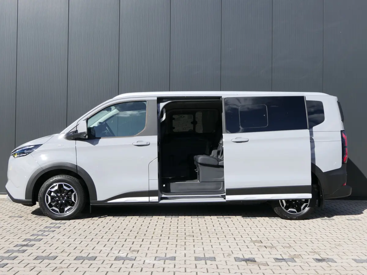 Tourneo 340 2.5 PHEV L2H1 Active | Adaptive Cruise | BLIS | 360 Camera | Full LED | 9 Persoons | CarPlay/Android Auto