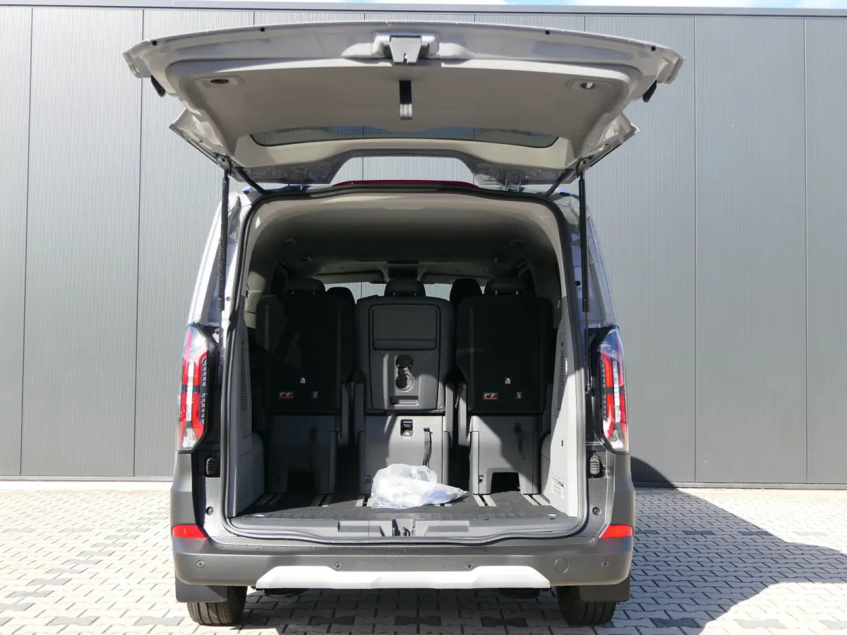 Tourneo 340 2.5 PHEV L2H1 Active | Adaptive Cruise | BLIS | 360 Camera | Full LED | 9 Persoons | CarPlay/Android Auto