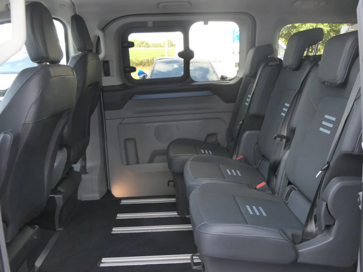 Tourneo 340 2.5 PHEV L2H1 Active | Adaptive Cruise | BLIS | 360 Camera | Full LED | 9 Persoons | CarPlay/Android Auto