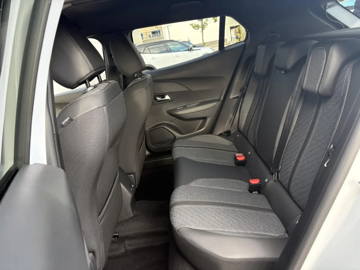 1.2 Hybrid 145 Allure | Camera | Keyless entry | Adaptieve Cruise Control | Apple CarPlay/Android Auto