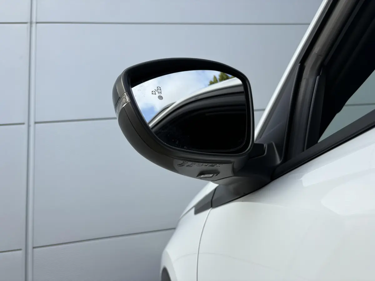 1.2 Hybrid 145 Allure | Camera | Keyless entry | Adaptieve Cruise Control | Apple CarPlay/Android Auto