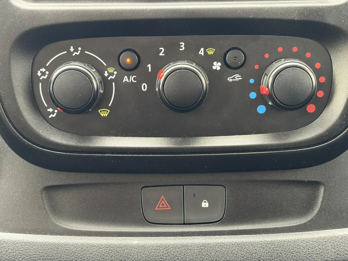 1.6 dCi 120 L2H1*MARGE*HAAK*A/C*CRUISE*PDC*TEL*