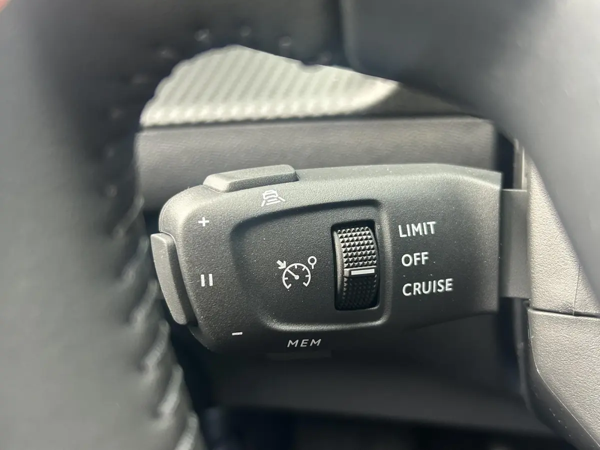1.2 Hybrid 145 Allure | Camera | Adaptieve Cruise Control | Keyless entry | Apple CarPlay/Android Auto