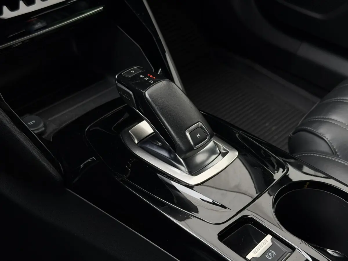 1.2 GT 155 pk | pano | alcantara | Focal | full