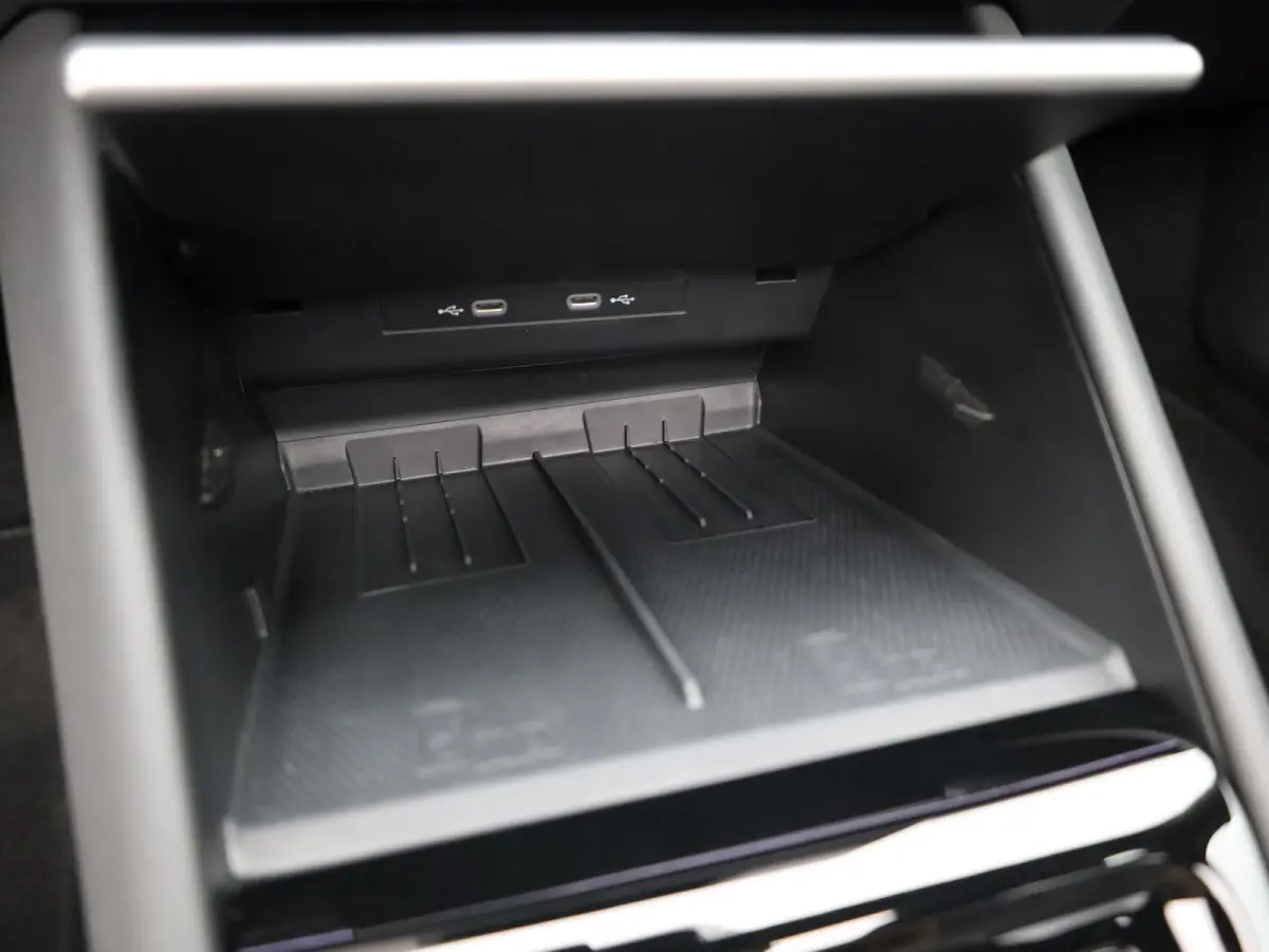 1.5 eHybrid R-Line Edition | Pano | Trekhaak wegkl. | Keyless | Elk. A-klep | Prijs Rijklaar!!