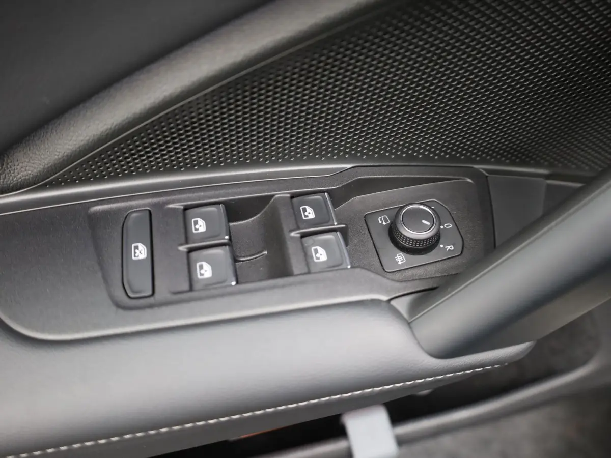 1.5 eHybrid R-Line Edition | Pano | Trekhaak wegkl. | Keyless | Elk. A-klep | Prijs Rijklaar!!