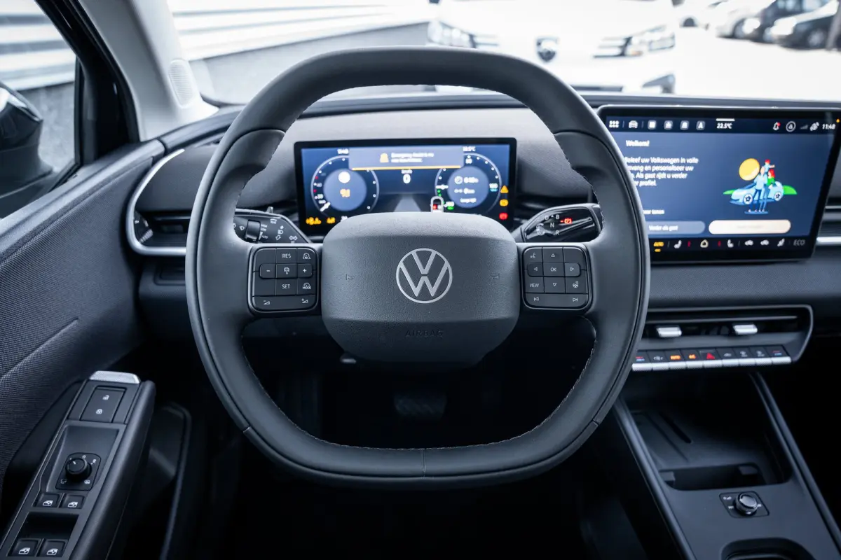 Life First Edition | Automatische afstandsregeling (Adaptive Cruise Control) | Dodehoeksensor 'Side Assist', uitparkeerassistent en uitstapwaarschuwing | Navigatie 'Innovision Pro'