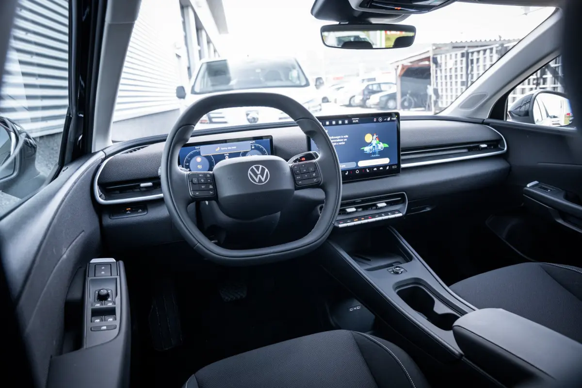 Life First Edition | Automatische afstandsregeling (Adaptive Cruise Control) | Dodehoeksensor 'Side Assist', uitparkeerassistent en uitstapwaarschuwing | Navigatie 'Innovision Pro'
