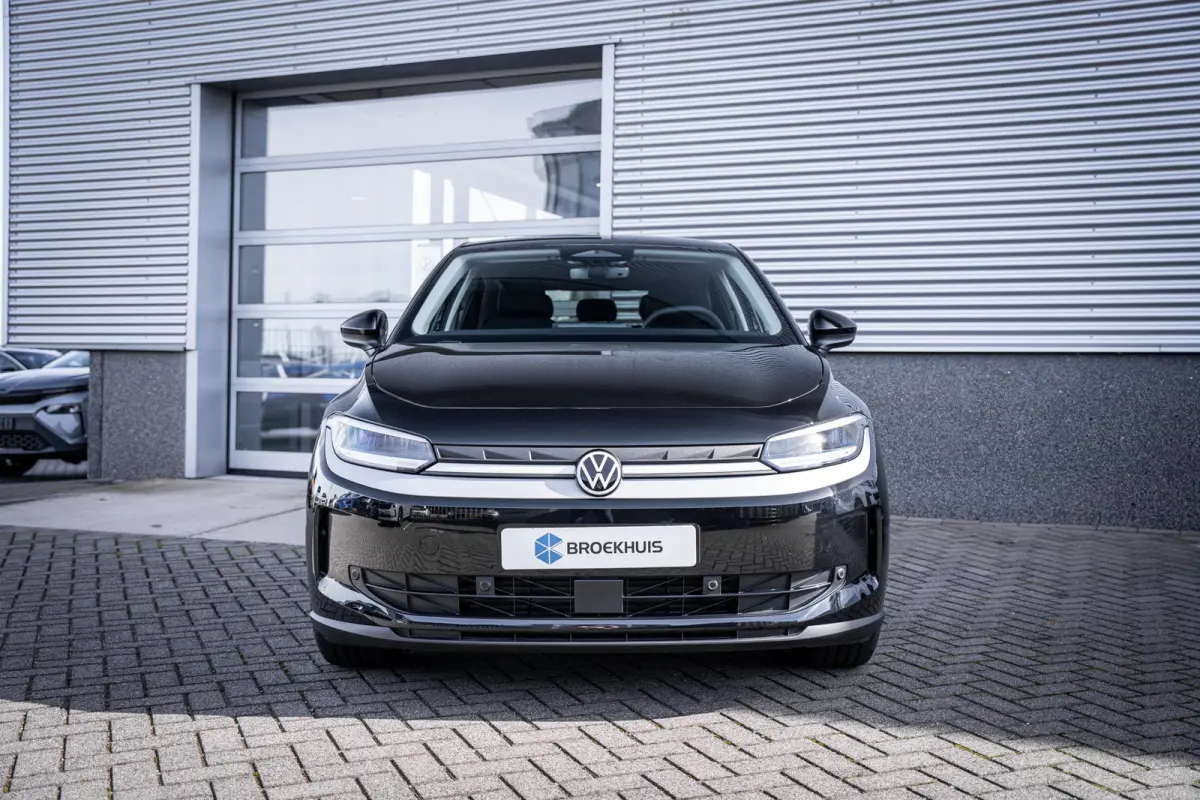 Life First Edition | Automatische afstandsregeling (Adaptive Cruise Control) | Dodehoeksensor 'Side Assist', uitparkeerassistent en uitstapwaarschuwing | Navigatie 'Innovision Pro'