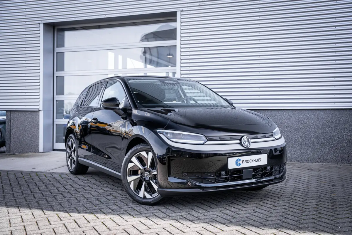 Life First Edition | Automatische afstandsregeling (Adaptive Cruise Control) | Dodehoeksensor 'Side Assist', uitparkeerassistent en uitstapwaarschuwing | Navigatie 'Innovision Pro'