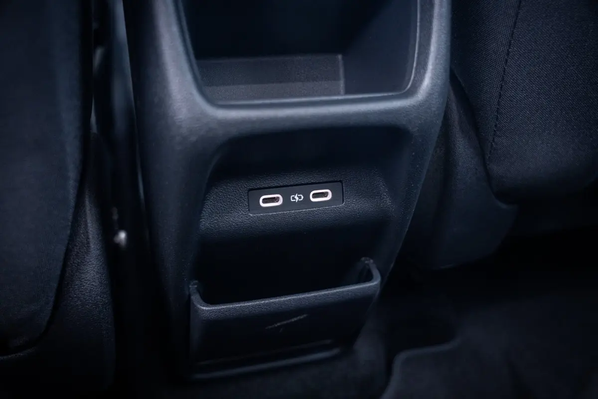 Life First Edition | Automatische afstandsregeling (Adaptive Cruise Control) | Dodehoeksensor 'Side Assist', uitparkeerassistent en uitstapwaarschuwing | Navigatie 'Innovision Pro'
