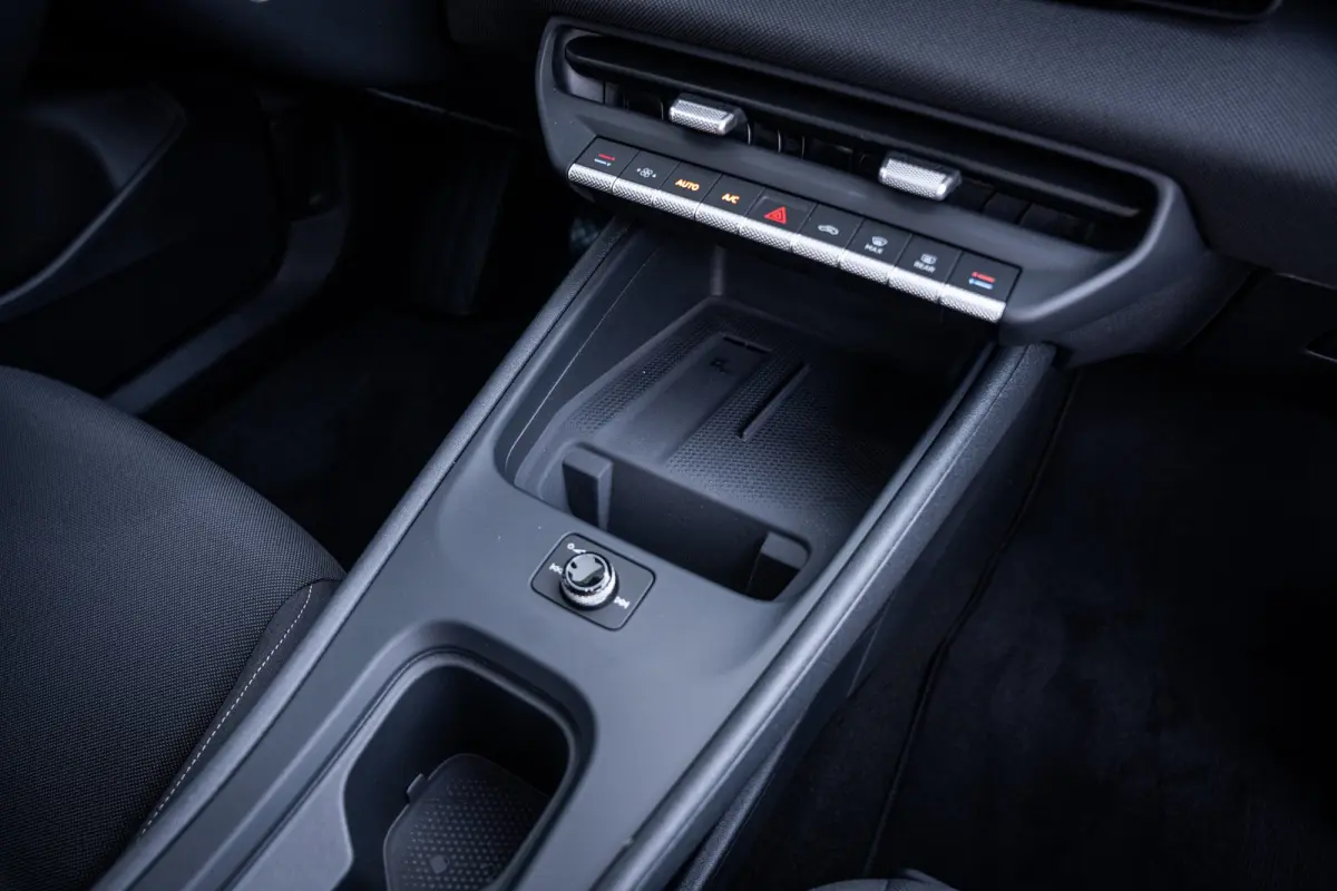 Life First Edition | Automatische afstandsregeling (Adaptive Cruise Control) | Dodehoeksensor 'Side Assist', uitparkeerassistent en uitstapwaarschuwing | Navigatie 'Innovision Pro'