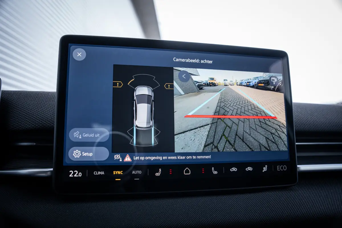 Life First Edition | Automatische afstandsregeling (Adaptive Cruise Control) | Dodehoeksensor 'Side Assist', uitparkeerassistent en uitstapwaarschuwing | Navigatie 'Innovision Pro'